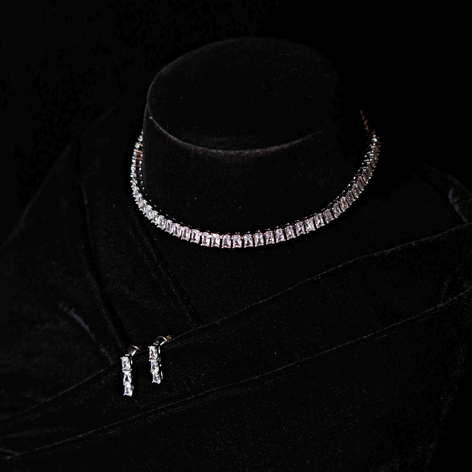 Italian Fancy Single Line Solitaire design with Studded American Diamonds - Image 2