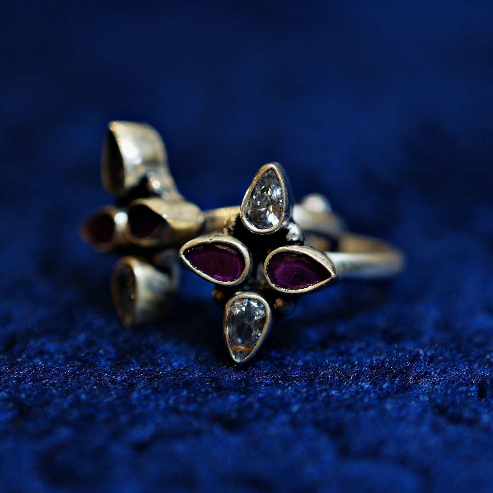 Traditional Oxidised Colored Cutstone Toe Ring - Image 4