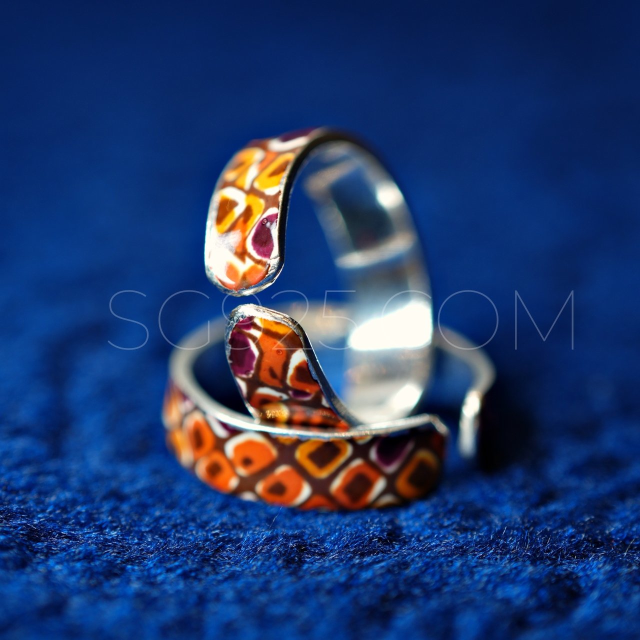 Traditional Oxidised Colored Cutstone Toe Ring - Image 2