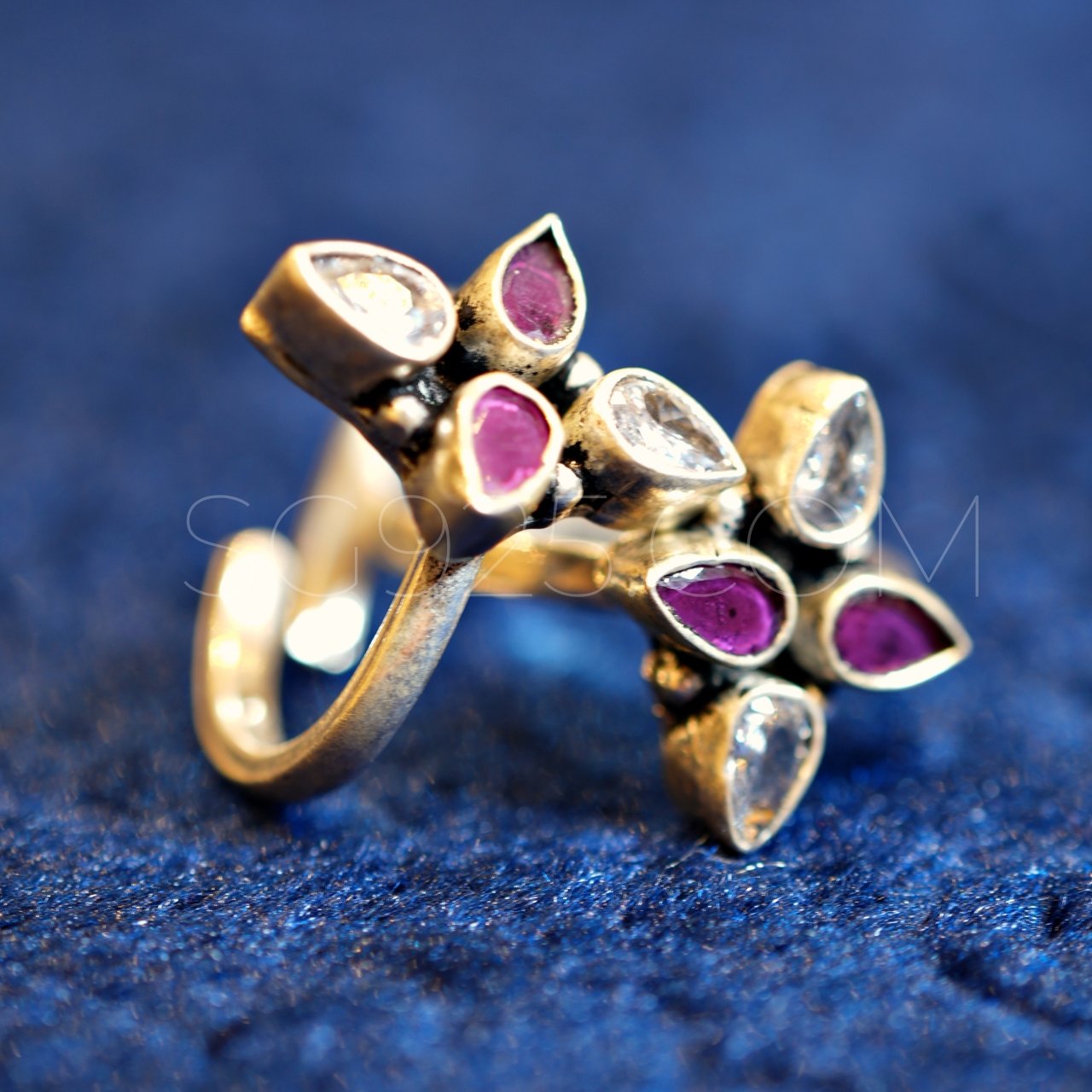Traditional Oxidised Colored Cutstone Toe Ring - Image 2